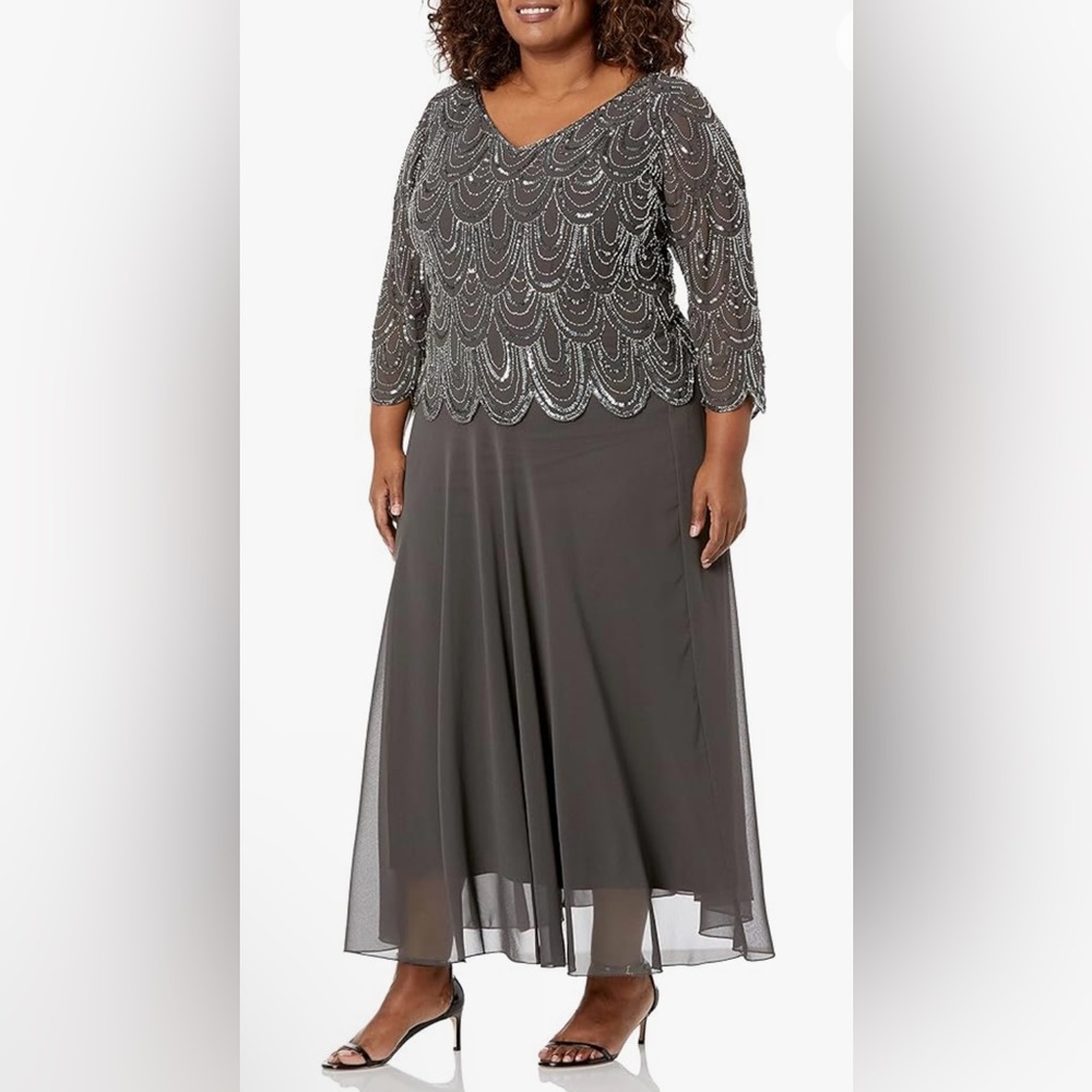 👗NWT! Scalloped Beaded Popover Dress